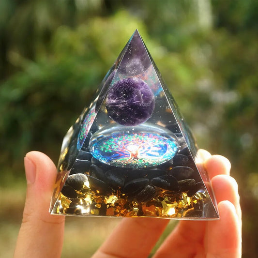 Sculpture de pyramide d'énergie d'orgonite en cristal de pierre de guérison d'énergie naturelle 